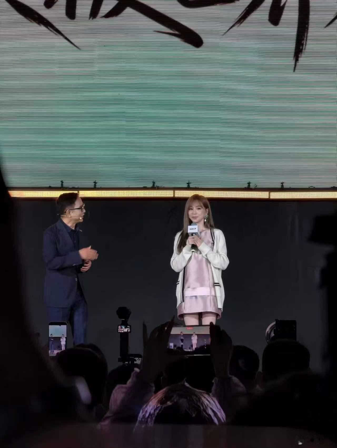 王心凌被霸总粉丝喊老公王心凌听到霸总粉丝喊老公的反应现场这段互动反复看好几遍，王