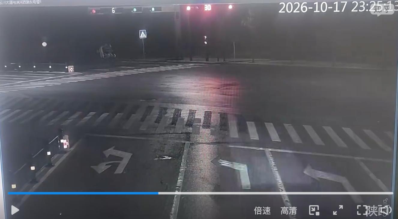 某个车撞击起火的视频啊，那个时速可以轻松推断出来的在刹车灯亮之前，你可以看到就是