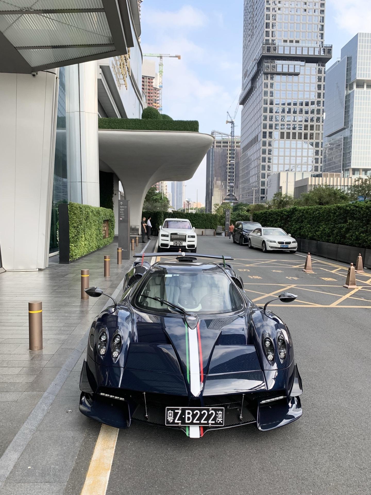 后期升级并从新命名FY的一台Pagani Huayra Tempesta