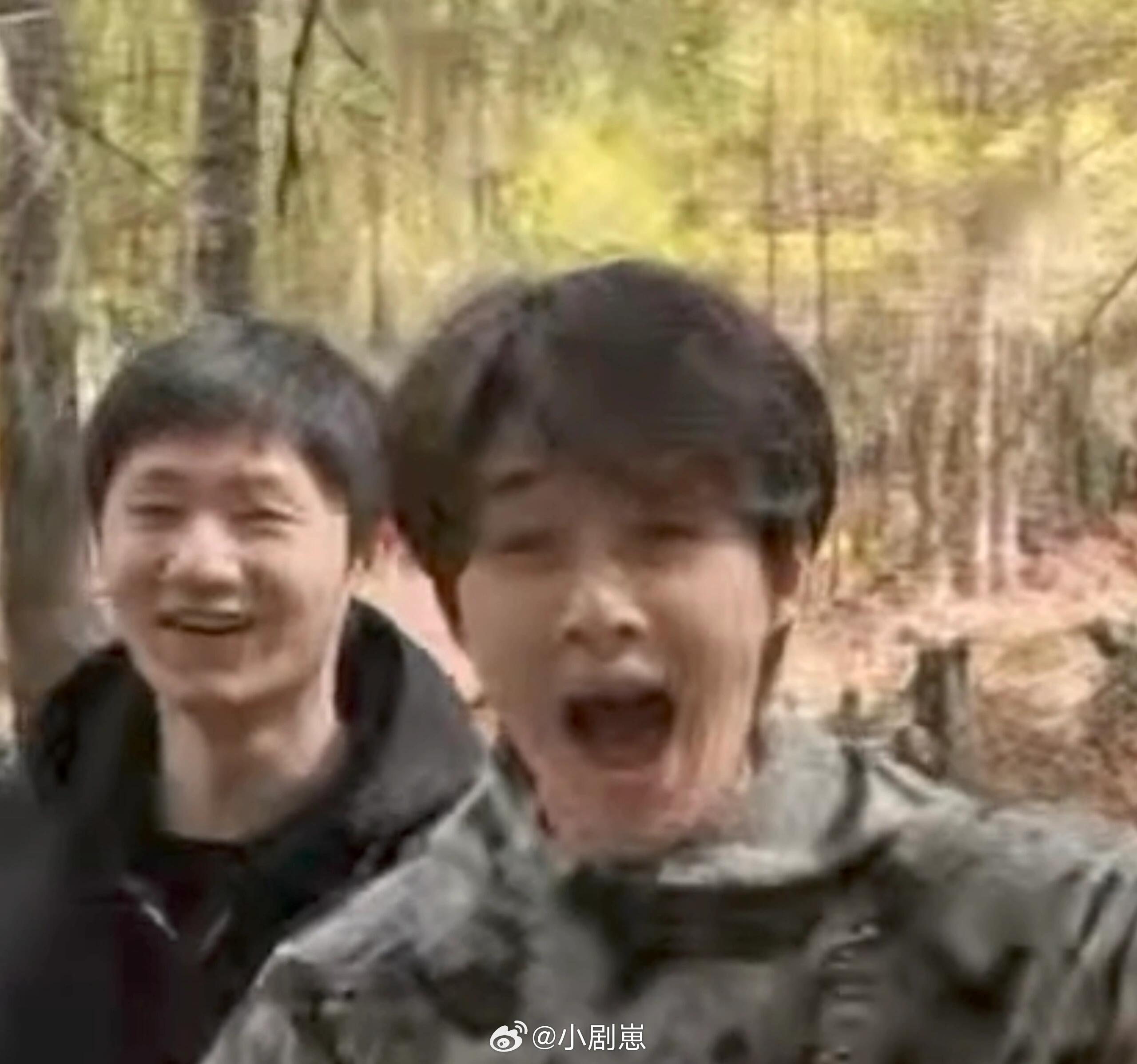 十个勤天看见手机掉了沅咪就这样哈哈哈哈哈好萌卓沅‖十个勤天‖ 