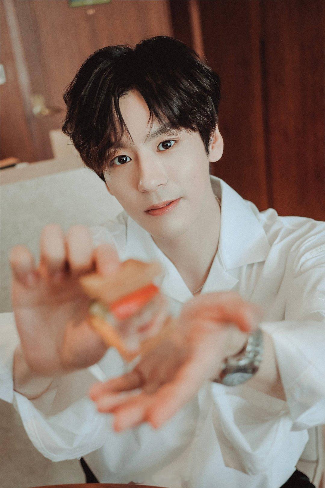 ♡⃝ ʜᴇʟʟᴏ ◡̈ ☽⋆日子很滚烫，又暖又明亮，早啊~ 