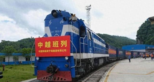 越南签美国协议加税堵中国货，工厂原材料涨价，边境堵车两星期
美国特朗普再当总统后