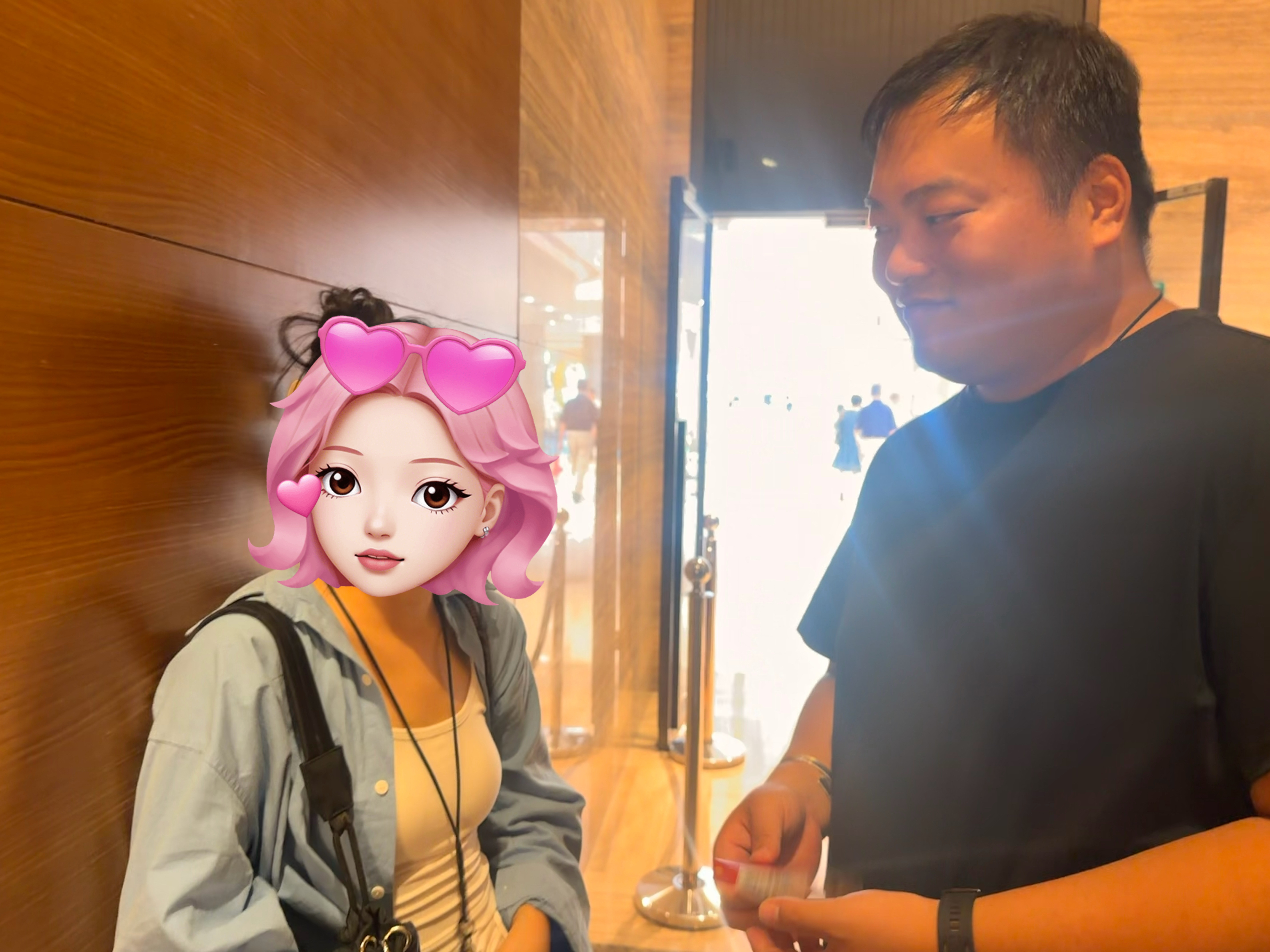 自从来了女同事，大晨子积极性高多了！！！今天是女摄周周，你们看看他的眼神 上海