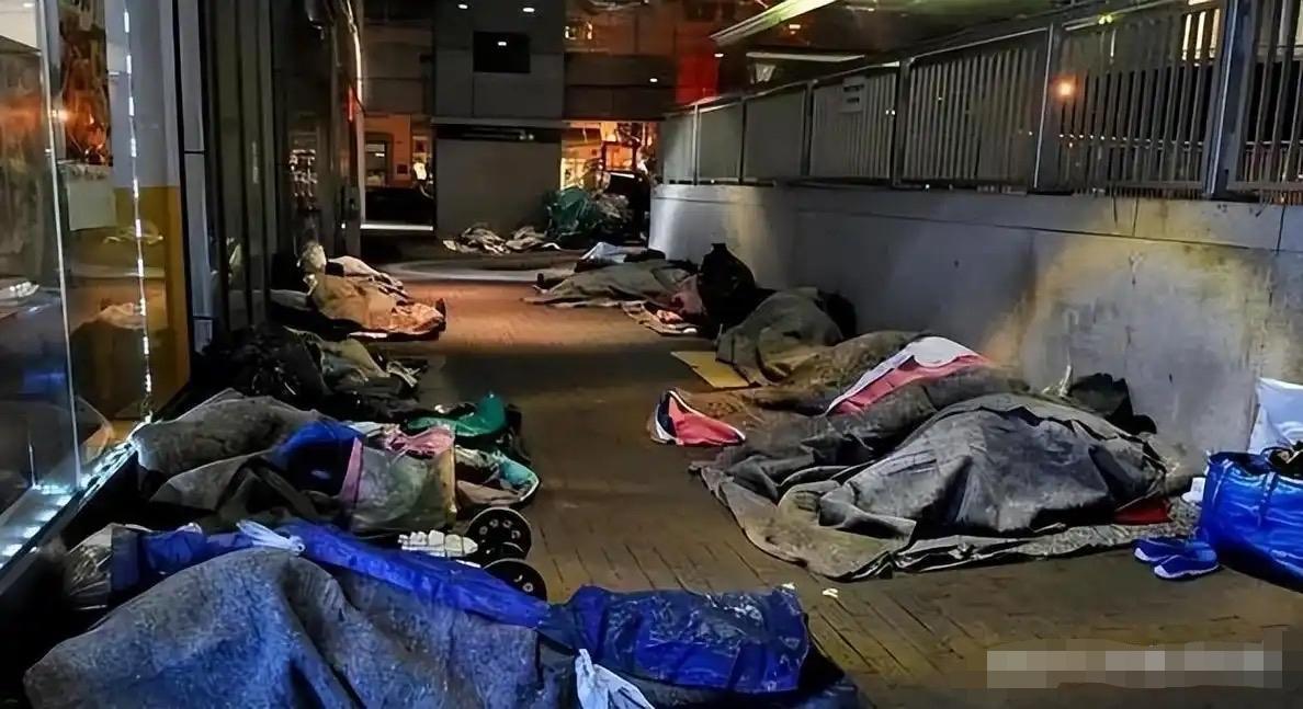 在美国有点州不能爱心泛滥，救助流浪者违法，将面临罚款或被捕。就如同有的小区禁止投