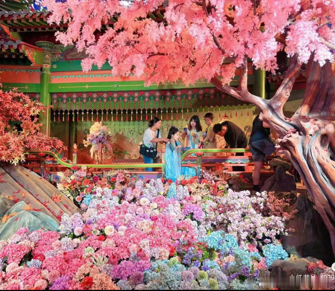 任何时候都不要质疑死丫头的置景，多少制片方想挖啊。 ​​​