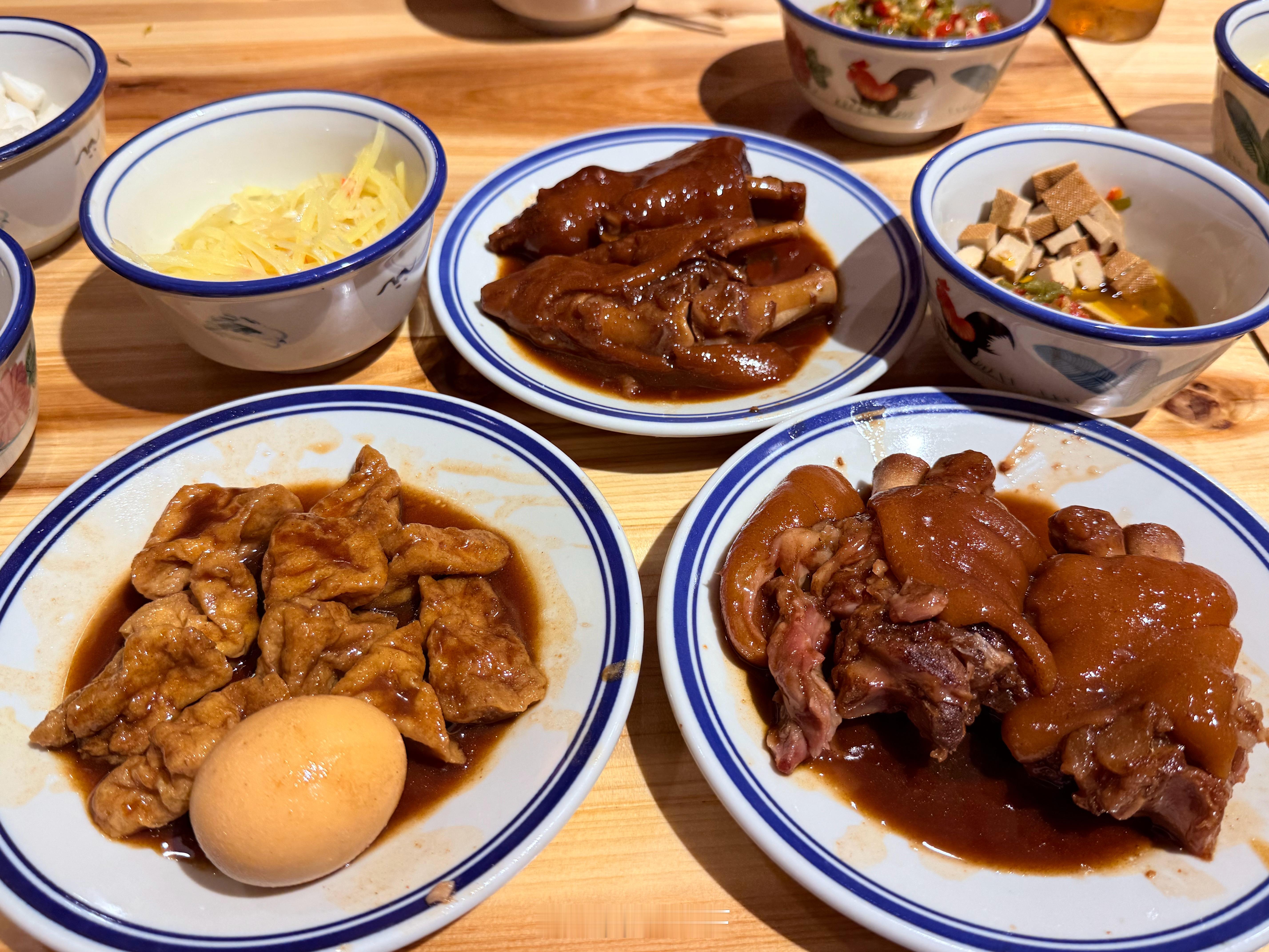 吃猪脚饭不要饭的配置吃起来可太顶了