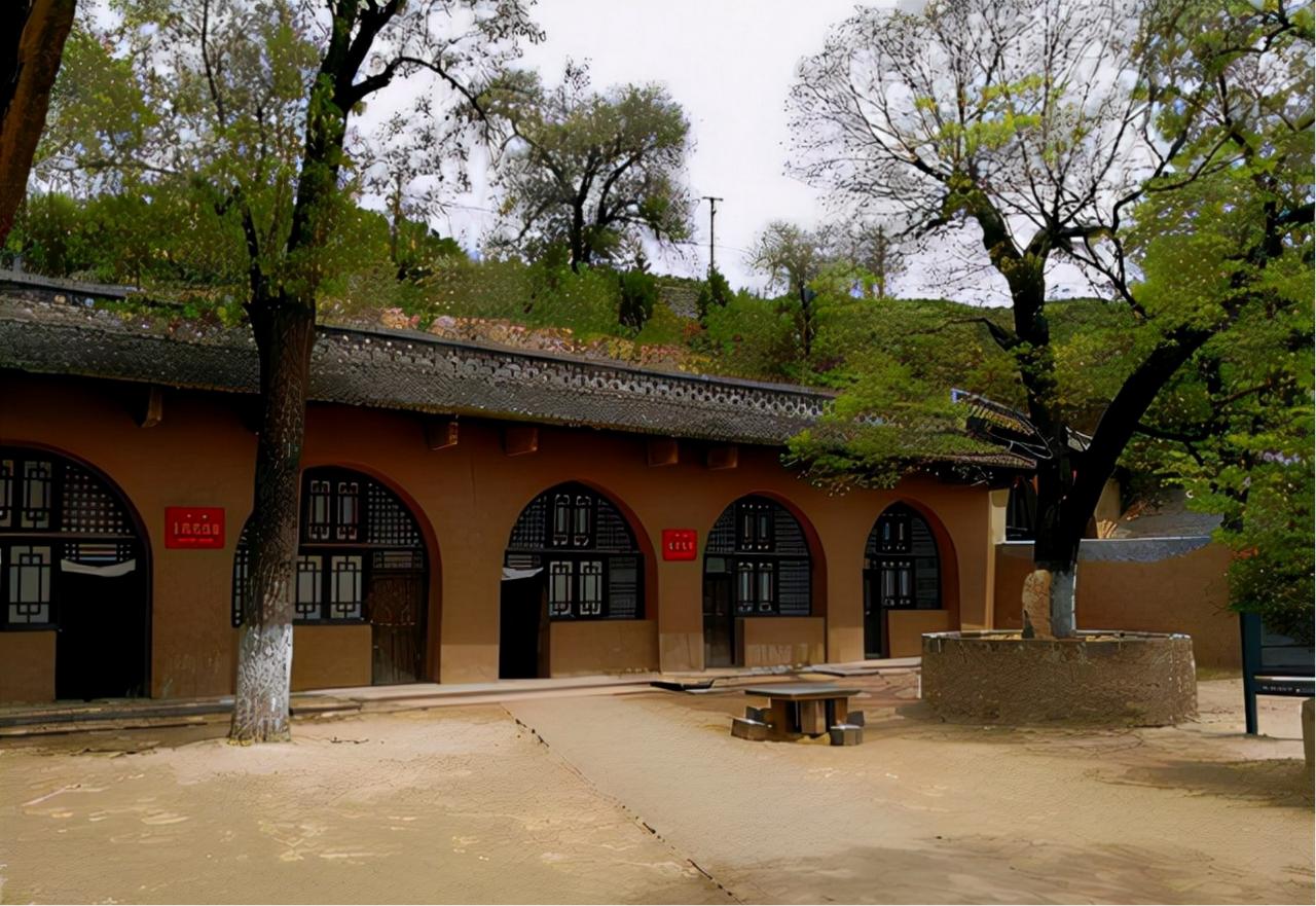 拿下延安后蒋介石大喜，在毛泽东住处转了一圈，为何突然心绪不宁？

 1947 年