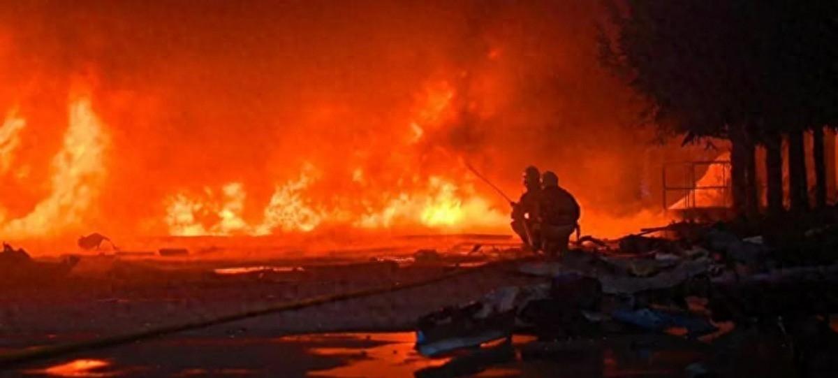 普京官邸遭袭事件引发轩然大波。俄罗斯外长拉夫罗夫称，28 日夜间至 29 日凌晨