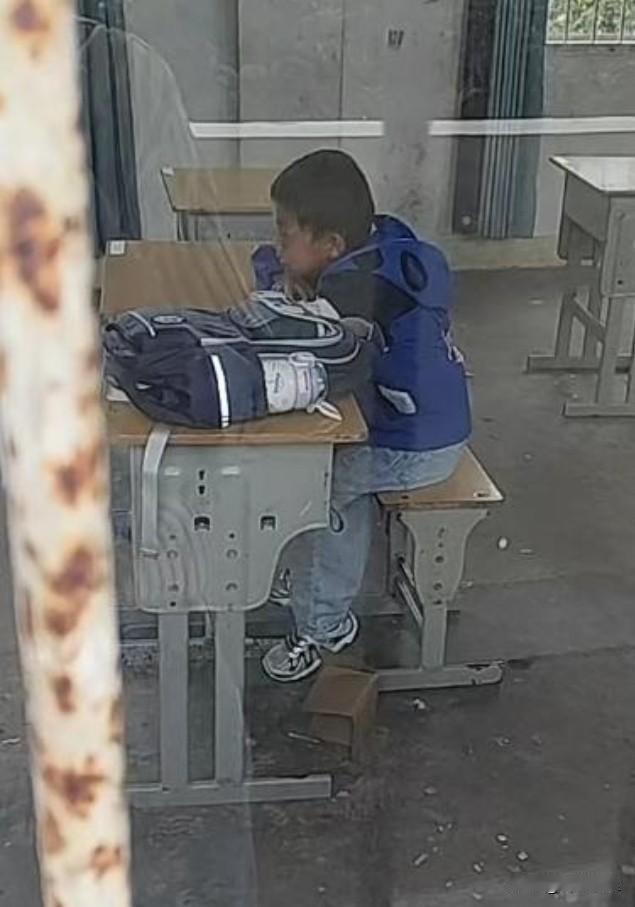 快转学！一室一师一生上课 ，一对一教授知识固然好 ，但不利孩子成长。

桂林灌阳