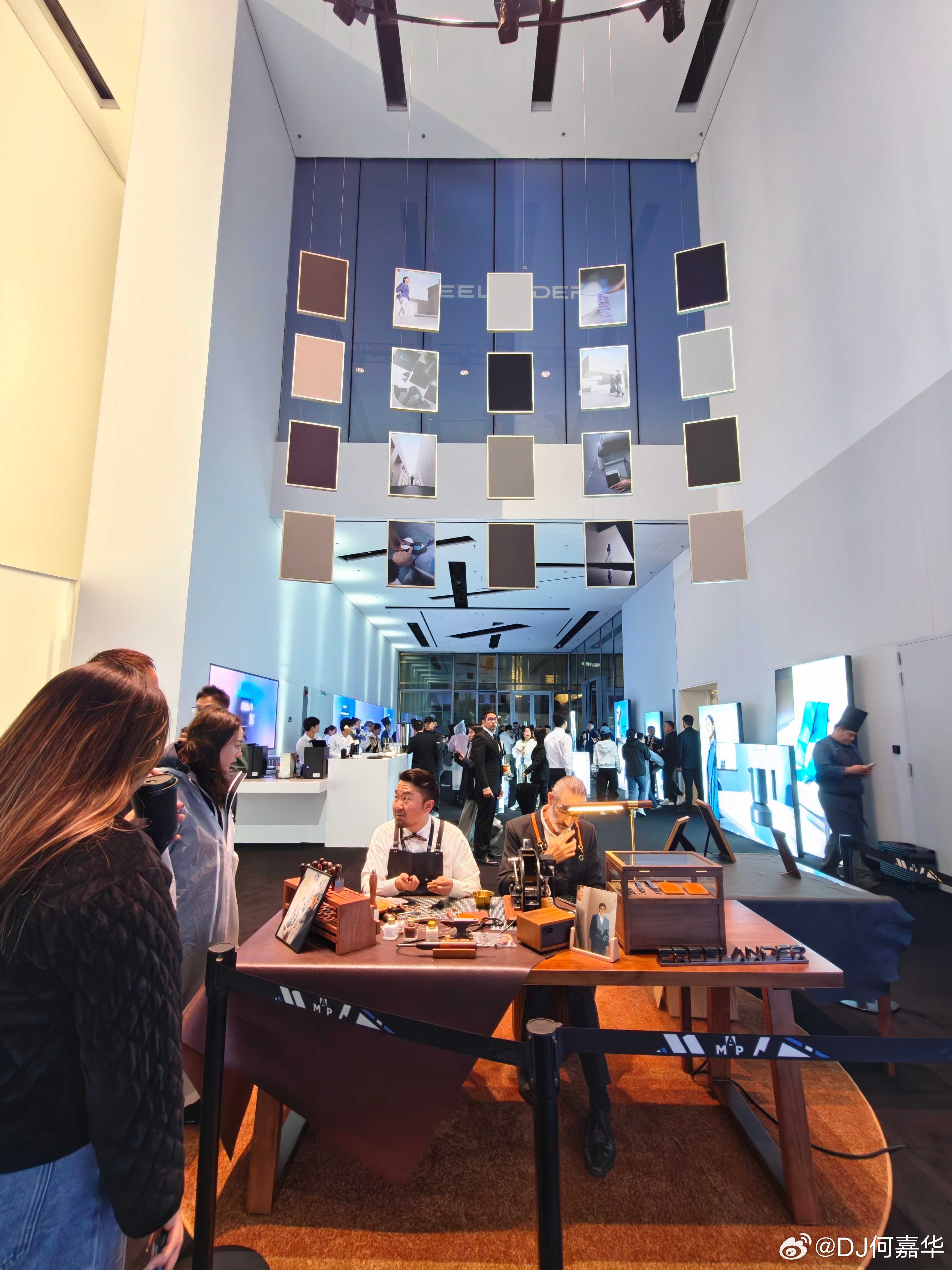 刚走出 FREELANDER 神行者全球首秀发布会，上海今夜的雨正下得酣畅。中国