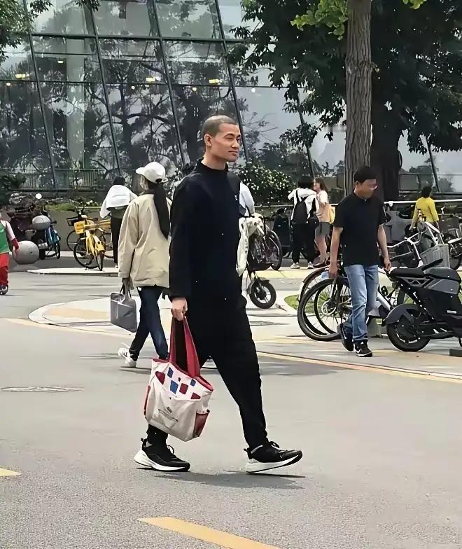 北大韦神令人敬仰，可是没有一个人愿意成为这样的人，也没有哪一个父母愿意让自己的孩