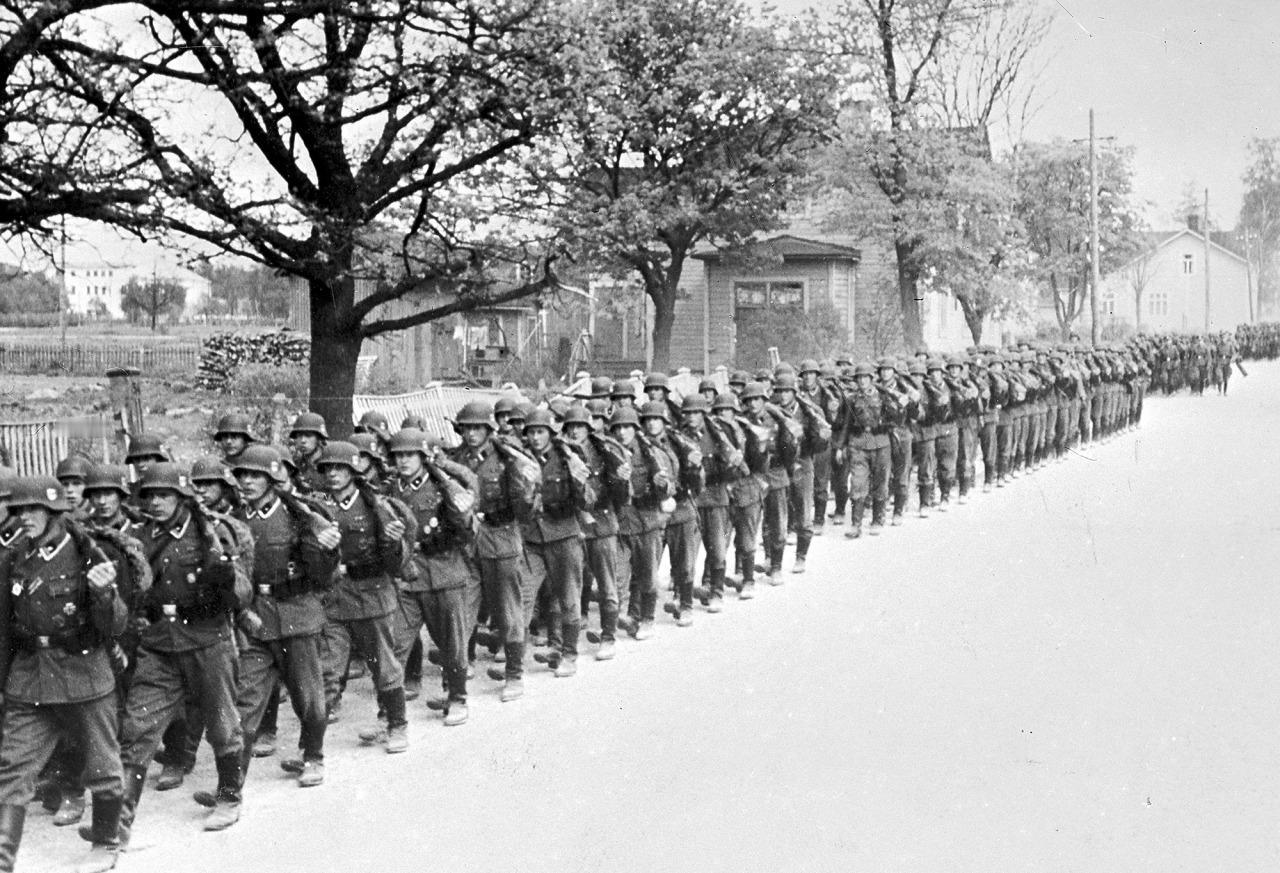 1943 年 6 月 1 日，芬兰党卫军志愿营从巴伐利亚调回本国汉科，次日便在当