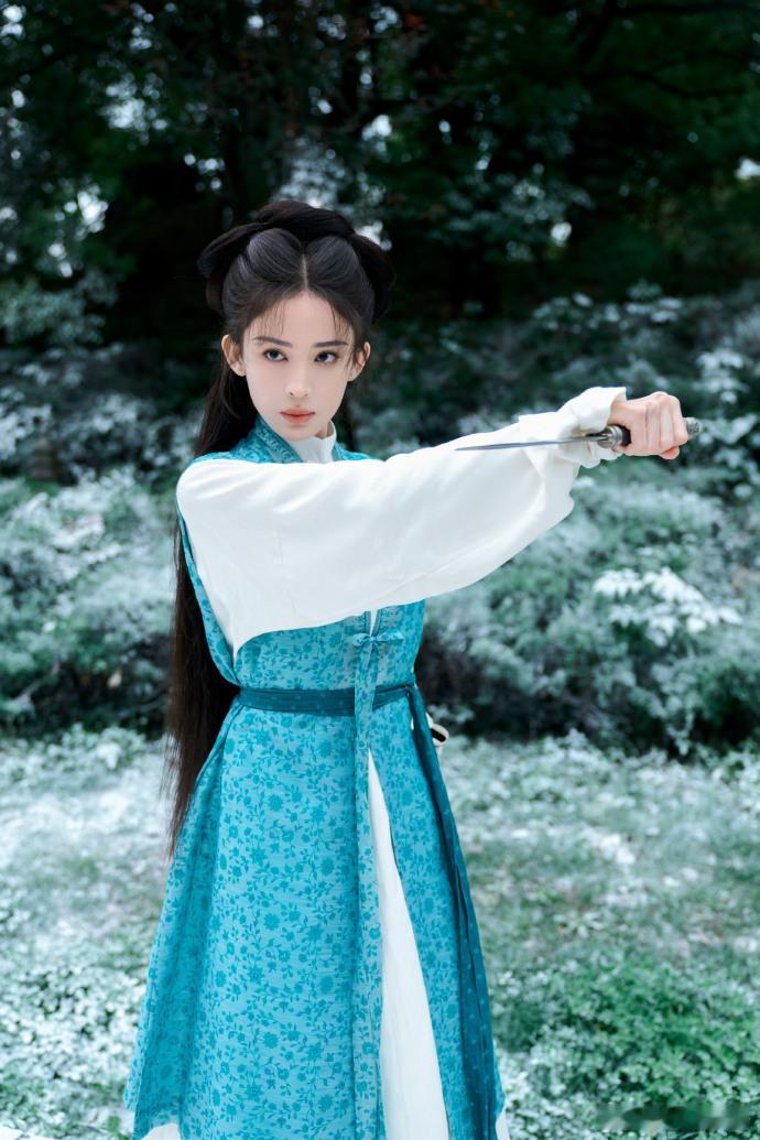 娜扎新剧出场即高光 《玉茗茶骨》开局节奏封神！没有拖沓剧情，直接上演抓包名场面，