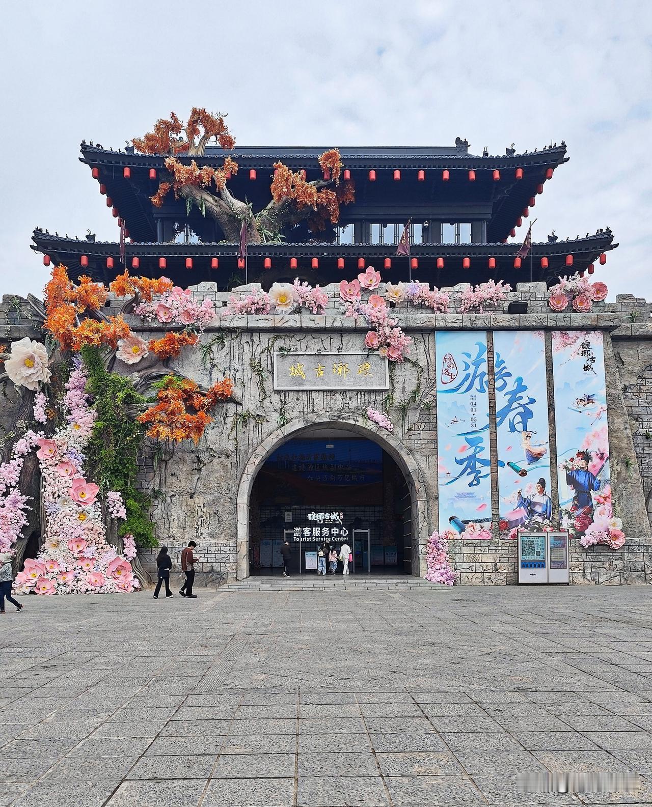 山东琅琊古城随拍。
山东省临沂市，古称琅琊、沂州。琅琊古城的前身是沂州古城，位于