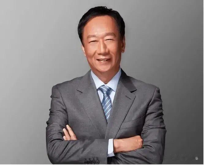 虽然郭台铭“征召”失败。但他本人还不死心，尤其是在侯友宜下滑到“小三”的时候，郭