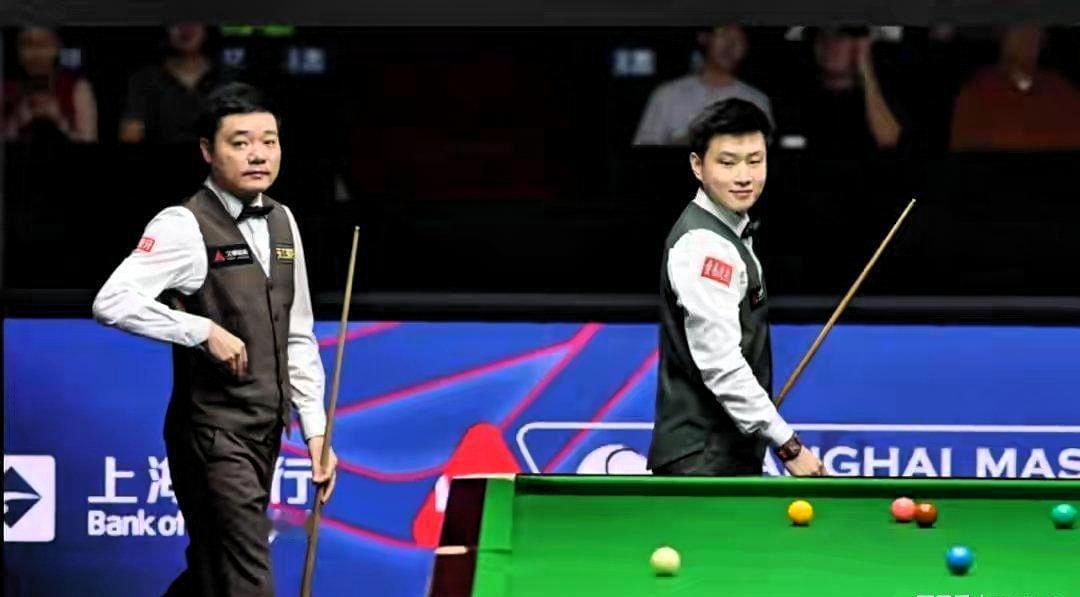 斯诺克世锦赛“中国德比”：不是内卷，是中国斯诺克的巅峰新高度
 
当克鲁斯堡剧院