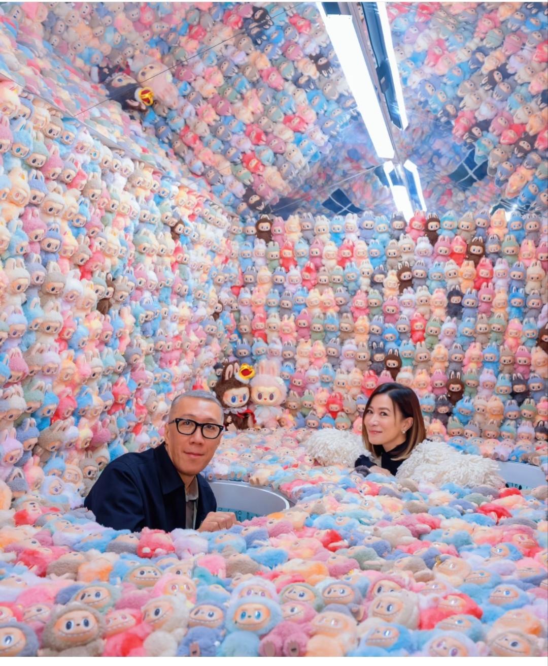 佘诗曼，这么多的labubu都没你可爱。