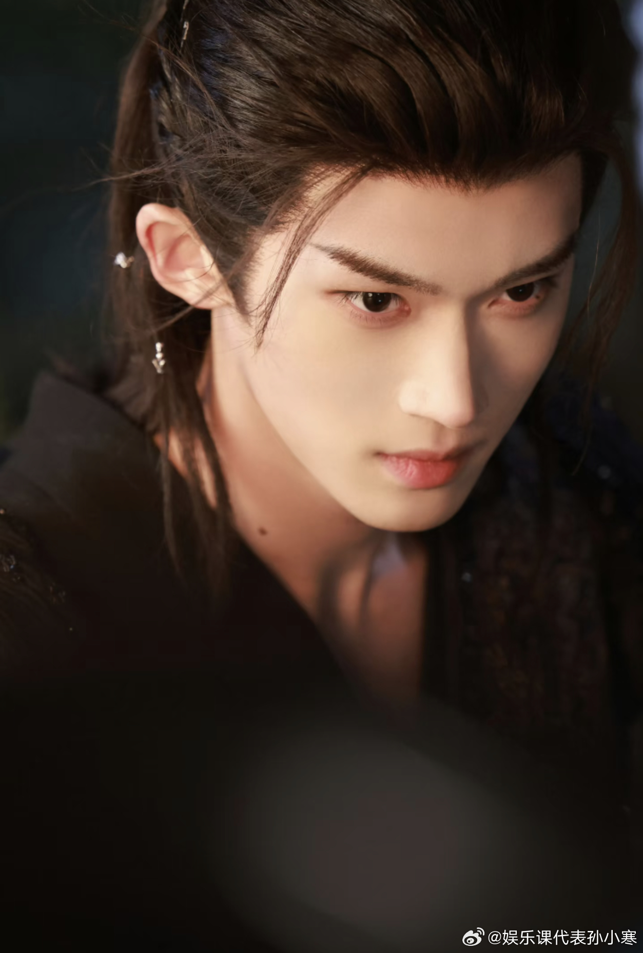 闫桉你确实懂什么叫个人战源无获历劫相伴皆为挚友，一朝落难便只剩四面楚歌。小蝴蝶孤