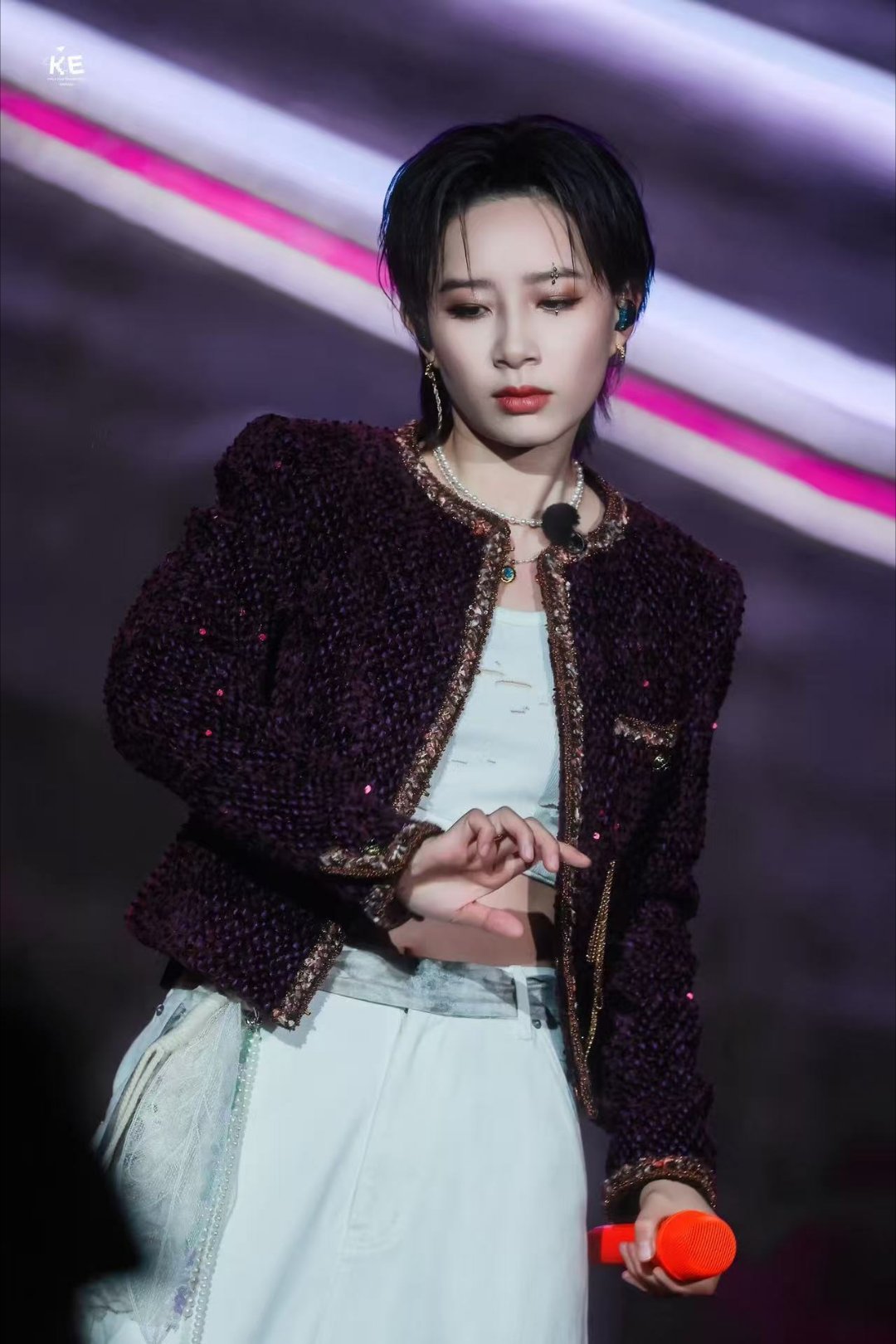 李斯丹妮金发挑染 红毯上金发挑染的李斯丹妮，像从漫画里撕下来的人。帅成这样真的合