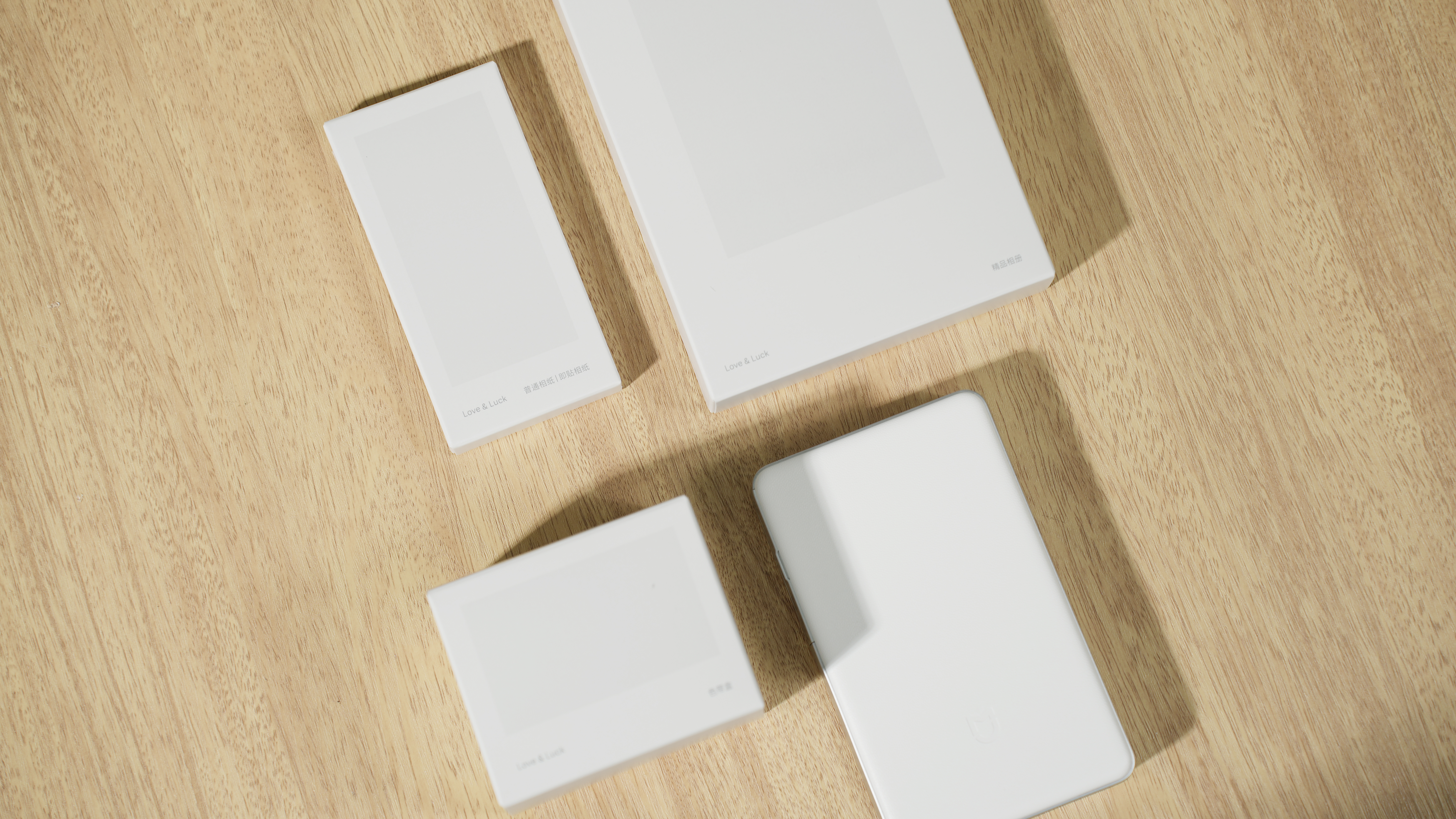 米家照片打印机Pro纪念礼盒里面有多盒的相纸，色带盒（相纸10*4，色带盒*5）