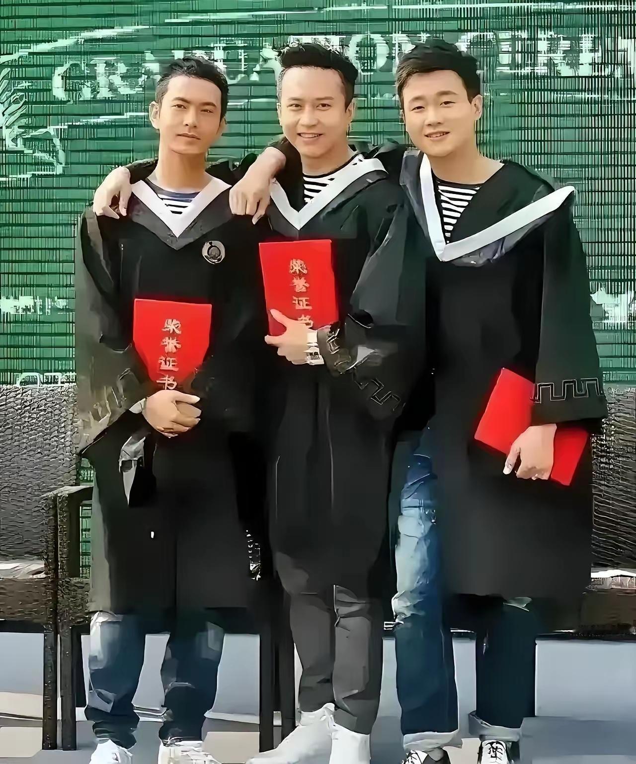 黄晓明，邓超，佟大为
这是他们三个人拍的哪一部电影剧照？