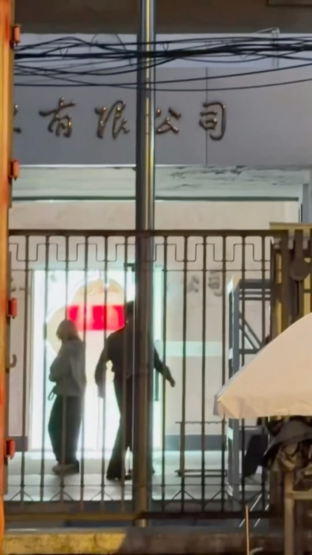 朴宝剑探班王安宇 啊？啊？啊？10号才认识，12号就探班上了？！！！好神奇！！ 