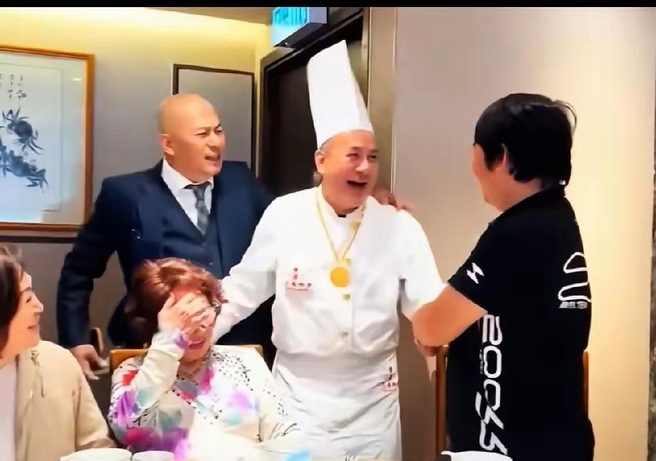 国产机车排面拉满！张雪赴港，规格直接超出原定行程
 
不得不说，这次张雪去香港，