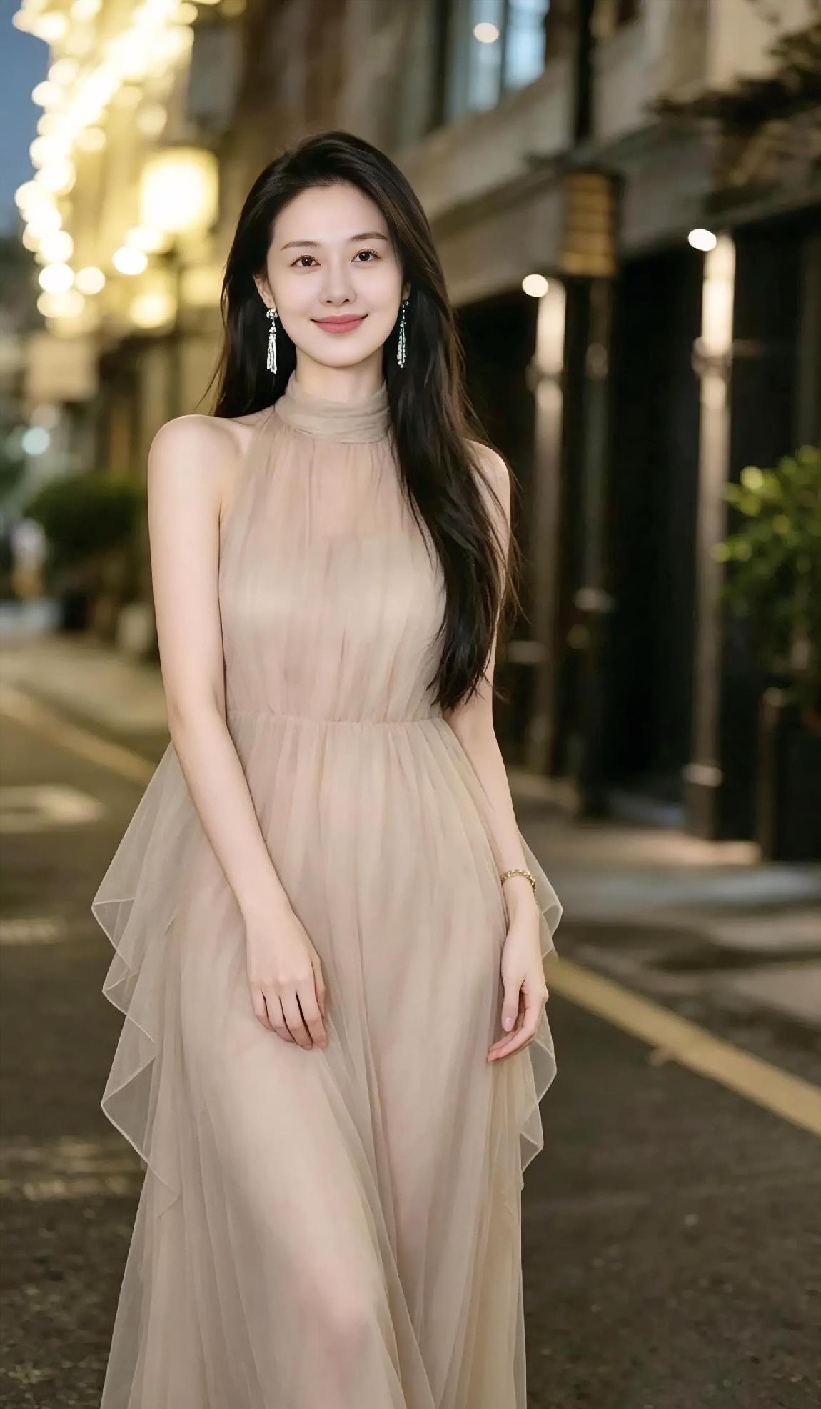 晚风轻轻，

吹动香槟色的裙摆。

街灯温柔，

笑意盈盈入怀。

岁月静好，
