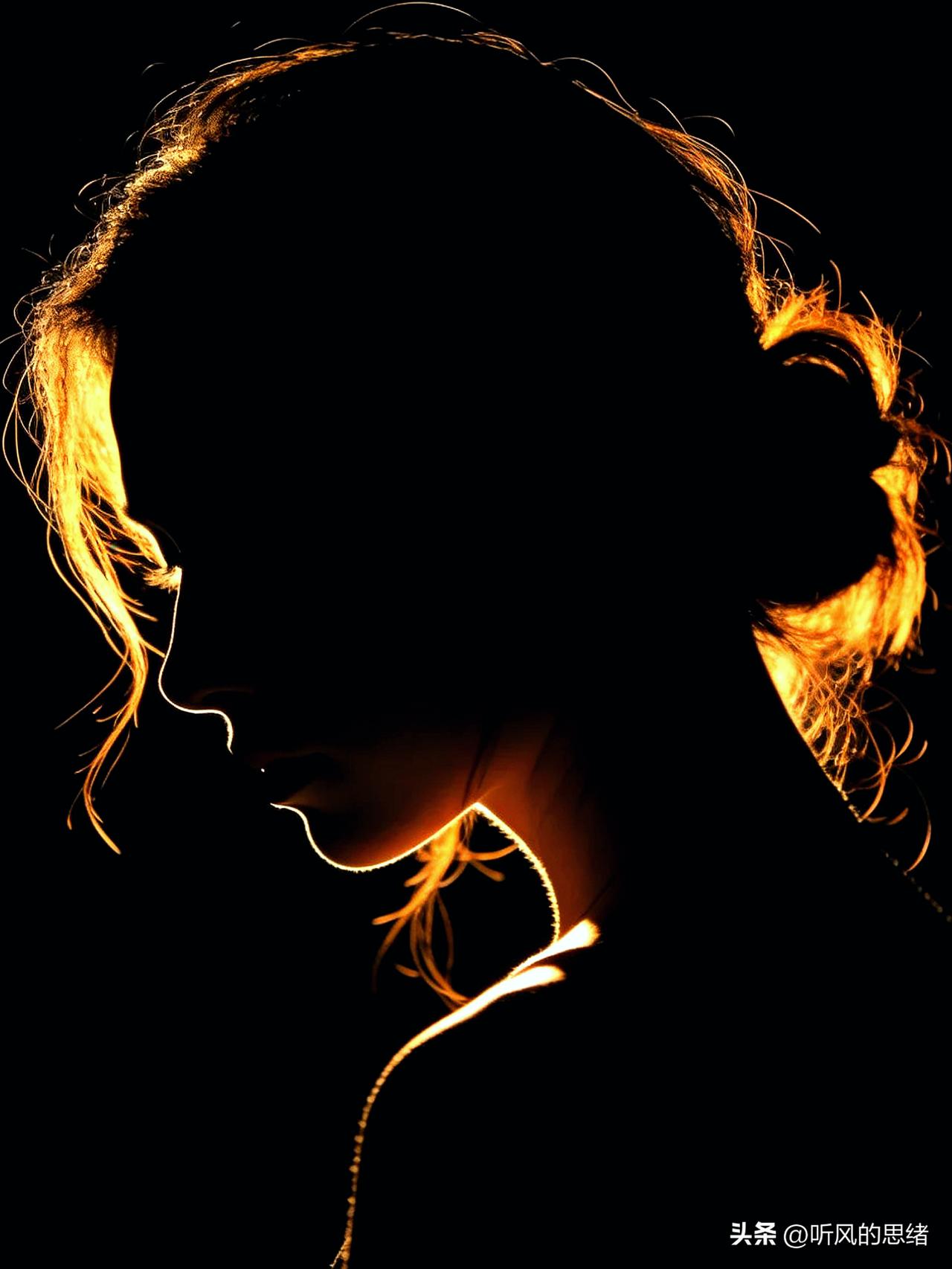 别再跪着否定自己！

都他妈给我听好了！别再天天把“我不行”“我长得丑”“我没脑