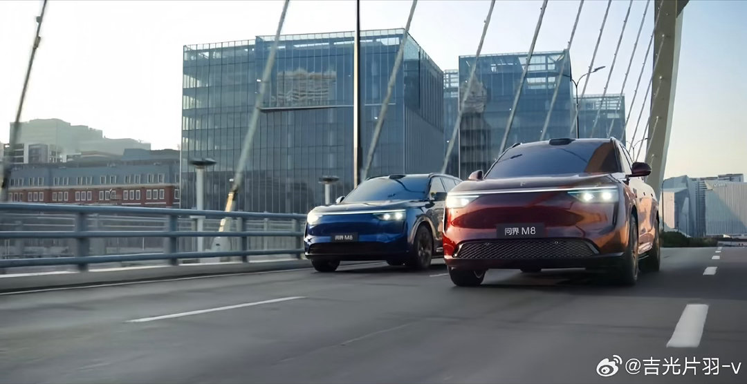 问界M8搭载896线激光雷达鸿蒙智行再秀硬核技术！问界M8搭载896线双光路激光