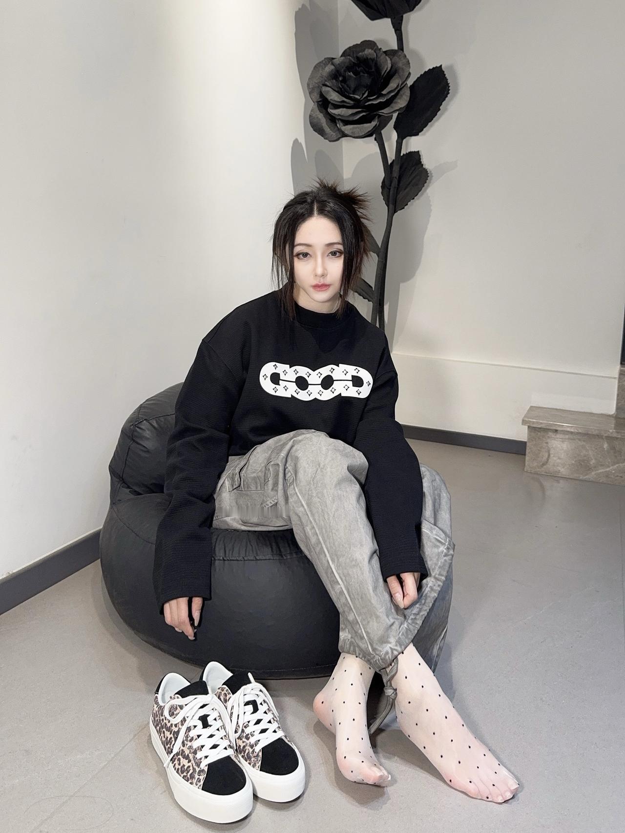 ootd穿搭  极路客板鞋 极路客滑板鞋 休闲穿搭 裤里丝