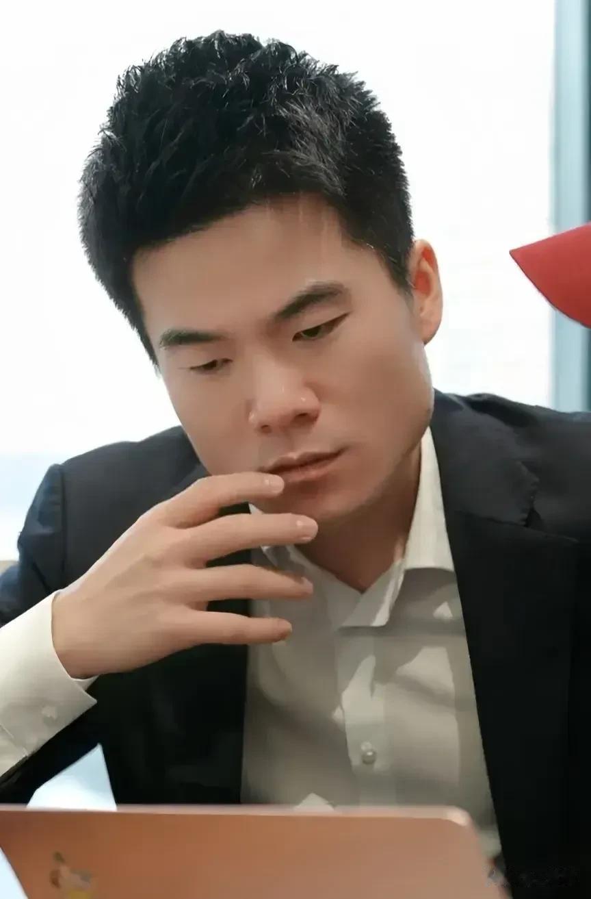 日前董宇辉复播，及广大网民不断刷礼物的盛况让人叹为观止！

观看人数一度突破50