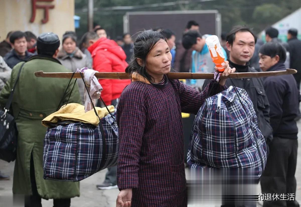 我今年55岁，老公56岁，我退休金3200，老公的收入比我多一些，我们现在心态非