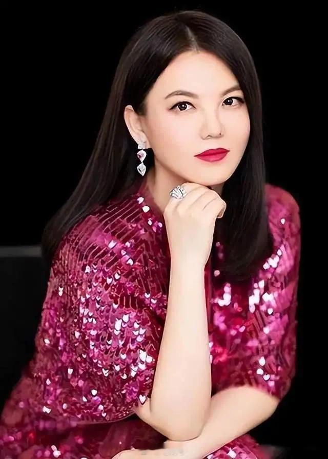 【李湘全平台账号被禁止关注】李湘这事儿，说白了就是“翻车”了。三个平台同时被封，