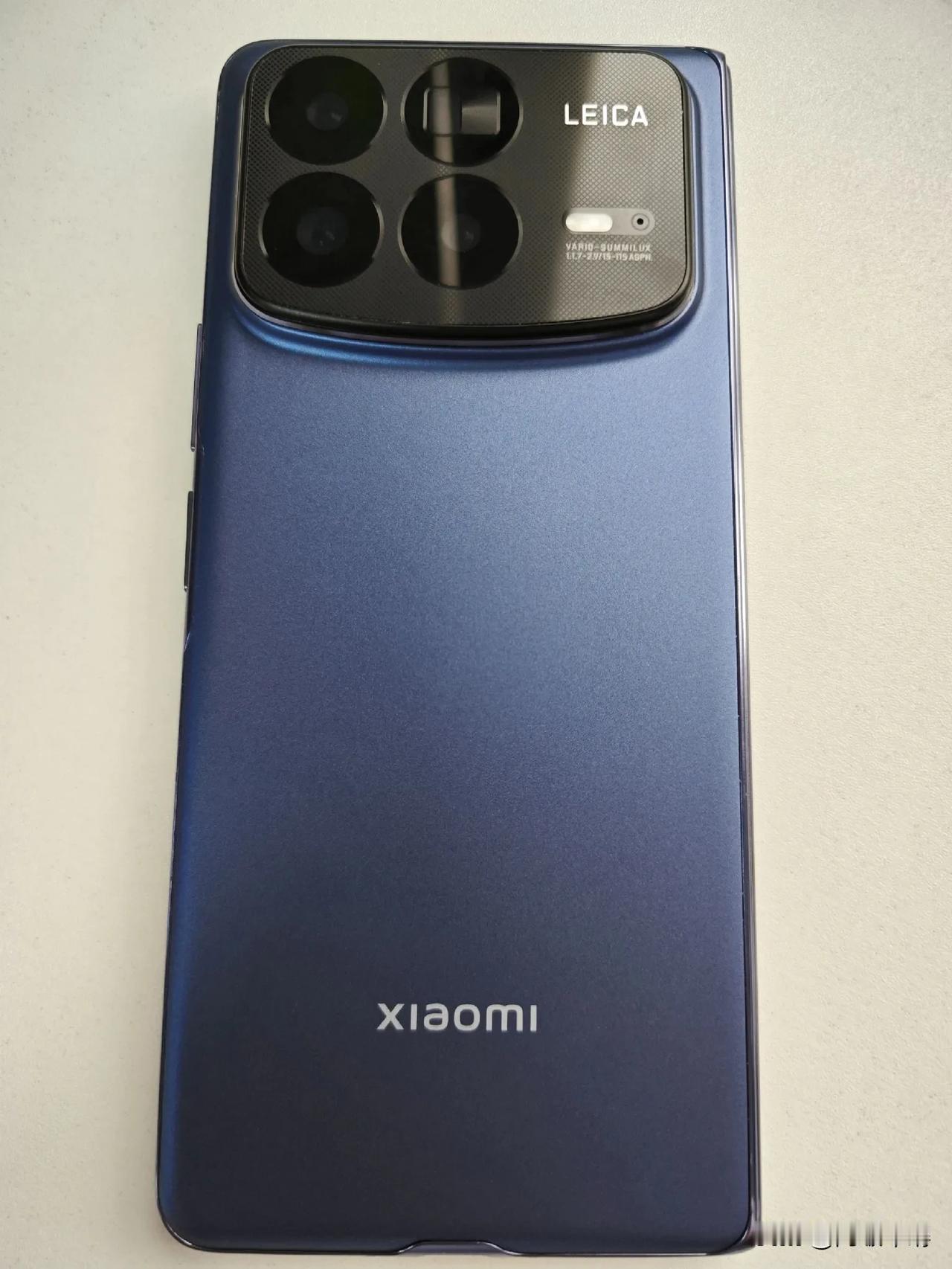 小米mixfold4真机图，一股红米的塑料味，外观质感完全对不起mix系列这个名