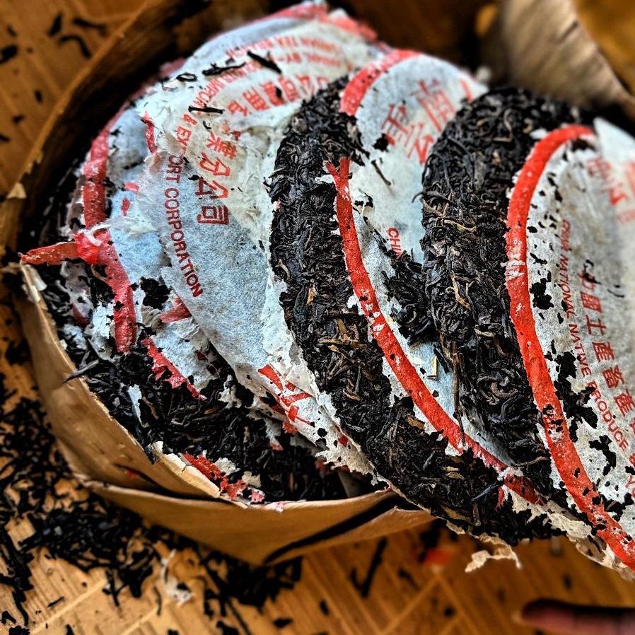 如果你还没喝到过，让你感动的普洱茶，那说明你的福报不够。

今天刚搞到一提04年