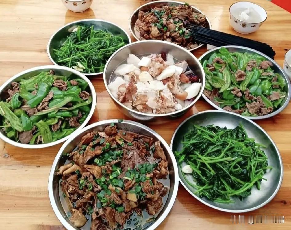 最近喜欢煮菜，虽然做一桌菜，就做了5个菜，每个菜装两盘，给大家看看我的厨艺怎样，