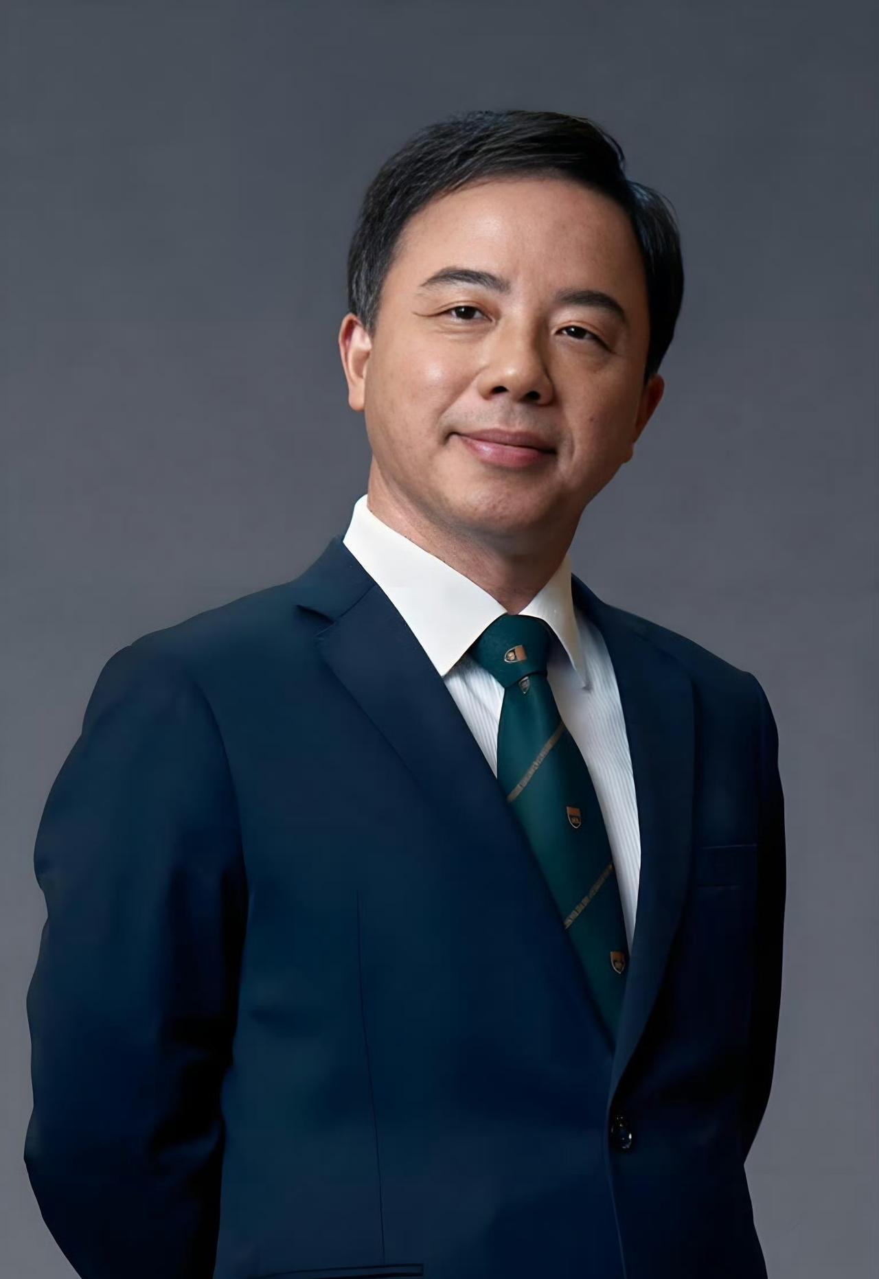 凌晨一点，一封邮件炸醒了整个港大。

发件人不是别人，正是港大校长张翔。信里没有