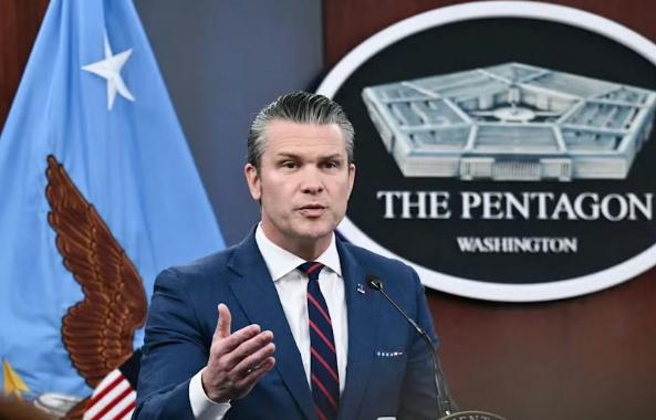 伊朗要慌了，美国决定升级战争，赫格塞思向外界宣布，美国除了会增派更多的战斗机、弹