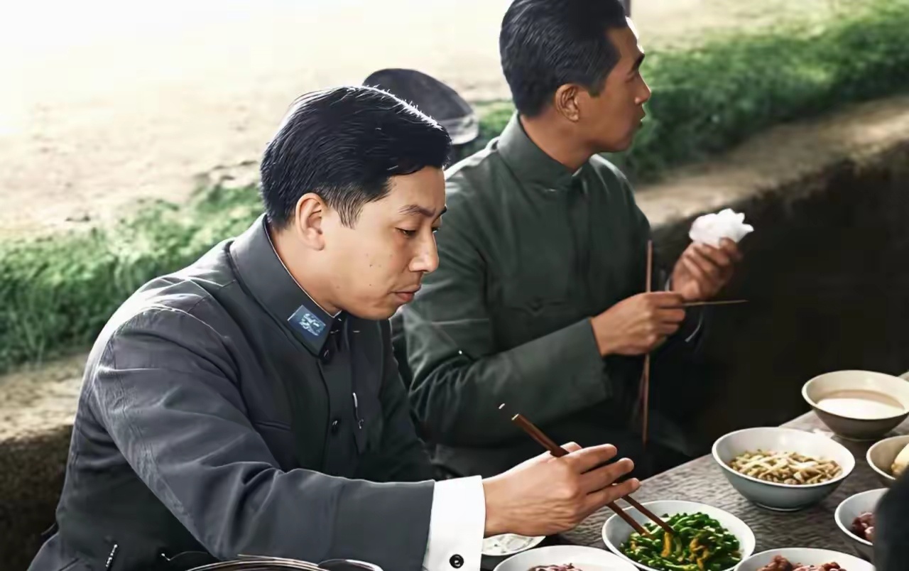 1936年4月9日，张学良访问延安时的用餐照片。 
