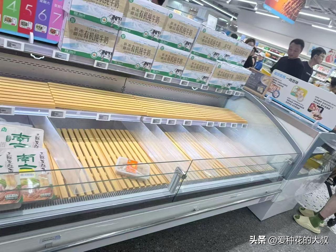 台风来了，泰州人民不用慌！
今天看到朋友圈都在发超市、便利店的空货架，台风离我们