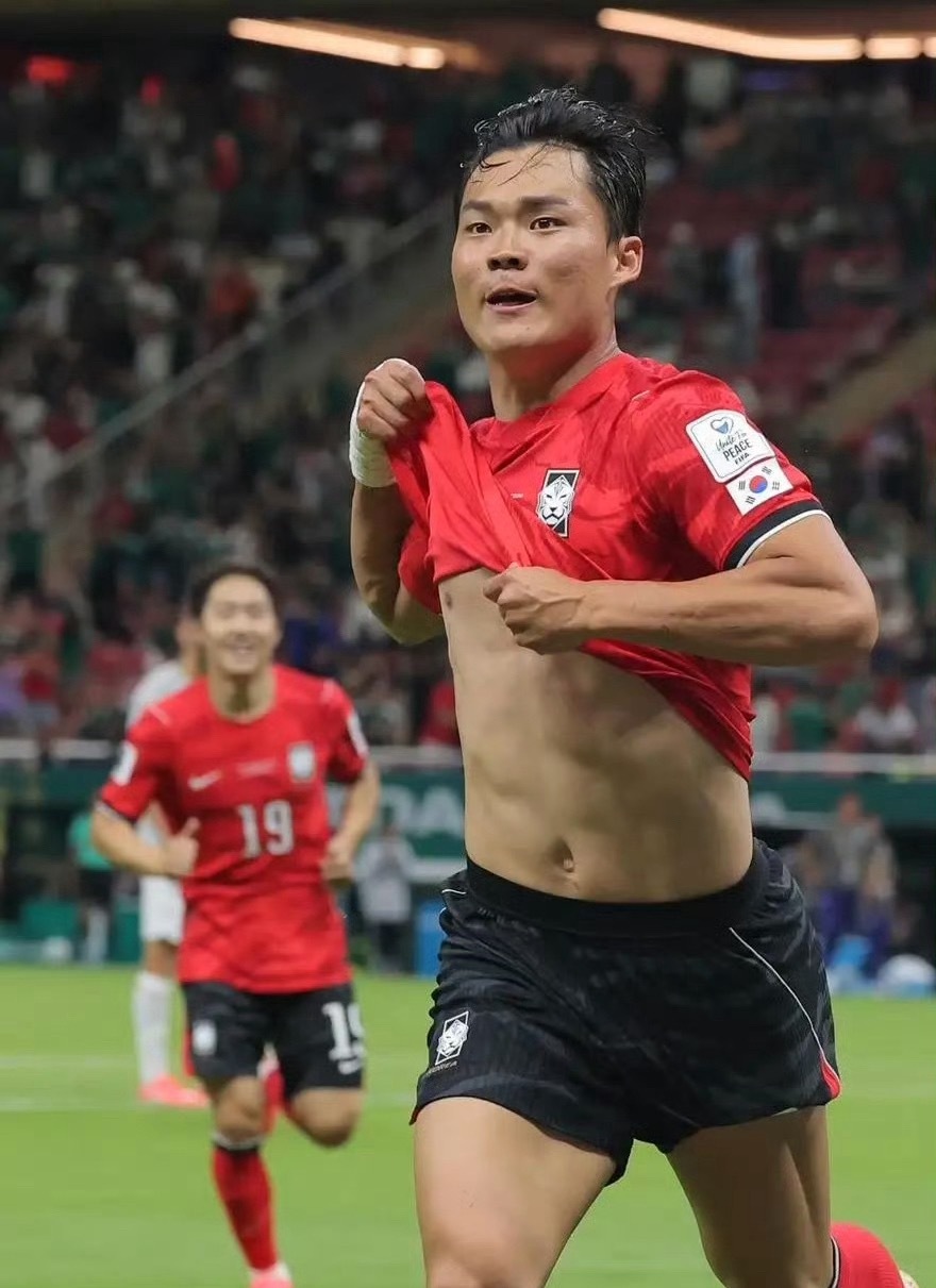 38度高烧硬扛全场！吴贤揆世界杯读秒绝杀封神，韩国队2-1逆转捷克燃爆全场谁能想