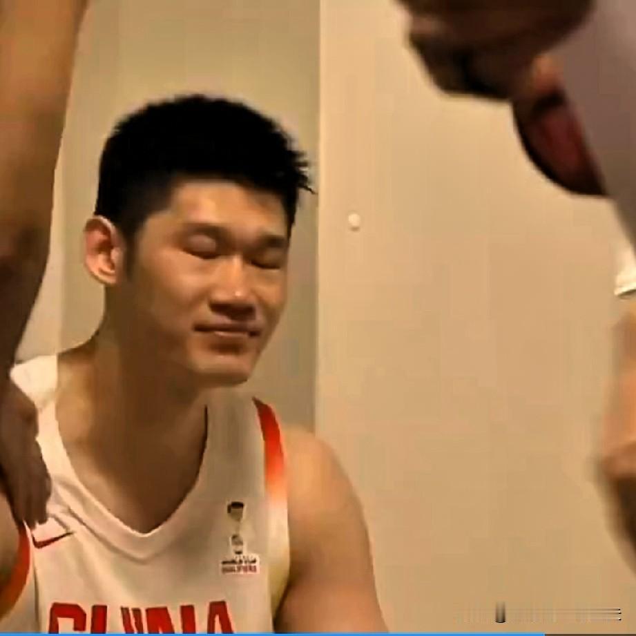 胡金秋赛后原谅了裁判，末节他因摆脱包夹，被裁判升级违体+还给一T，大球赛后只说一