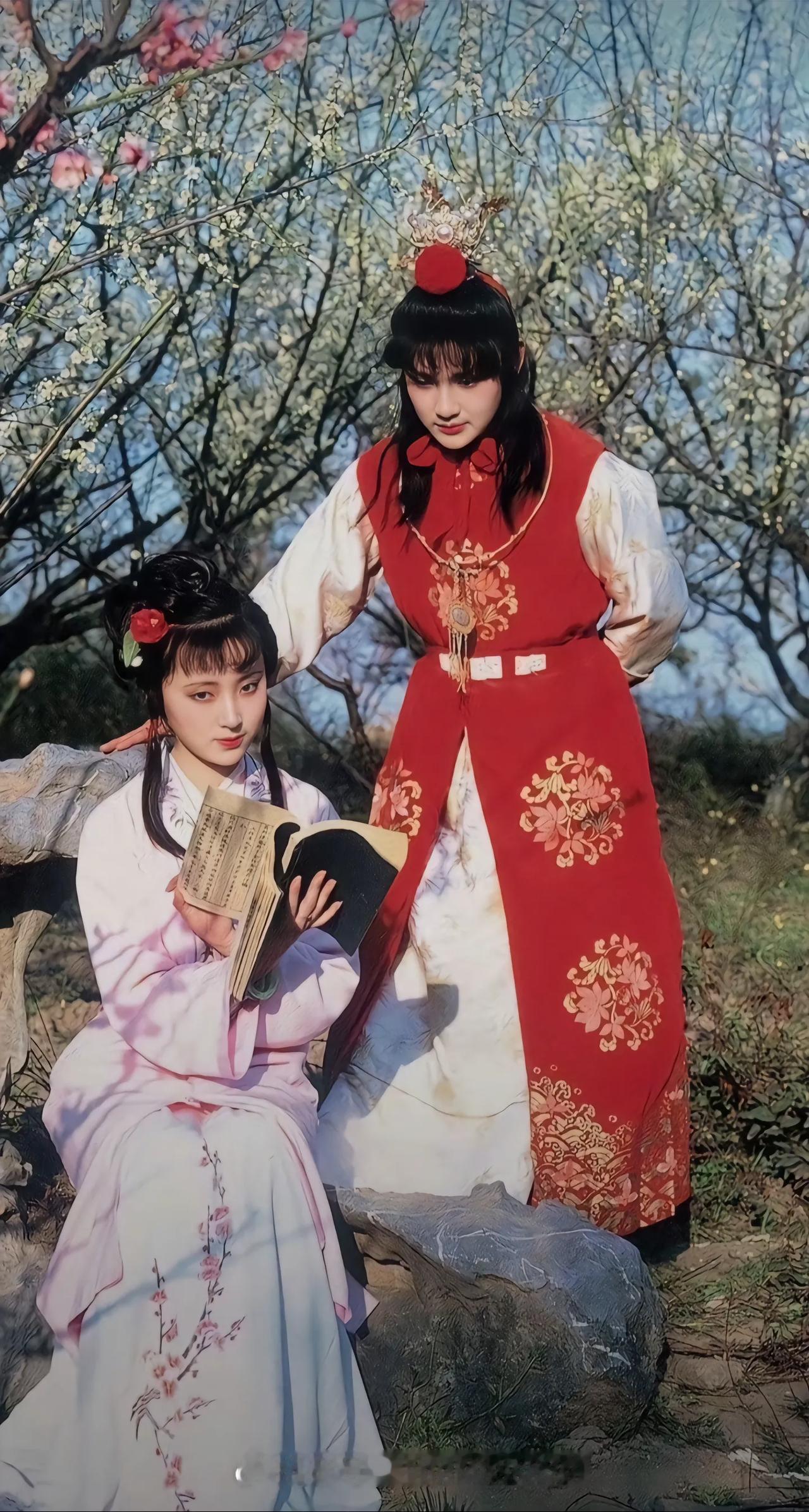 嘿，大家好！我是你们的幽默历史学家，今天带大家穿越到那个繁花似锦、才子佳人、金戈