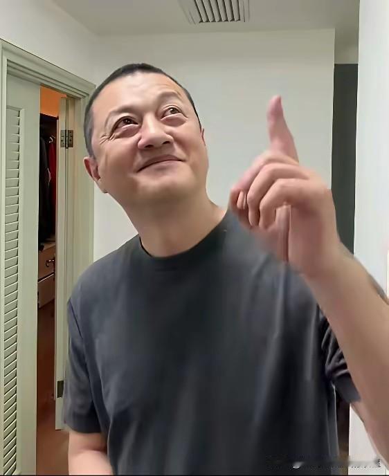 没有对比，就没有伤害！
李亚鹏的嫣然基金上次在香港筹的400万可以帮助400多个