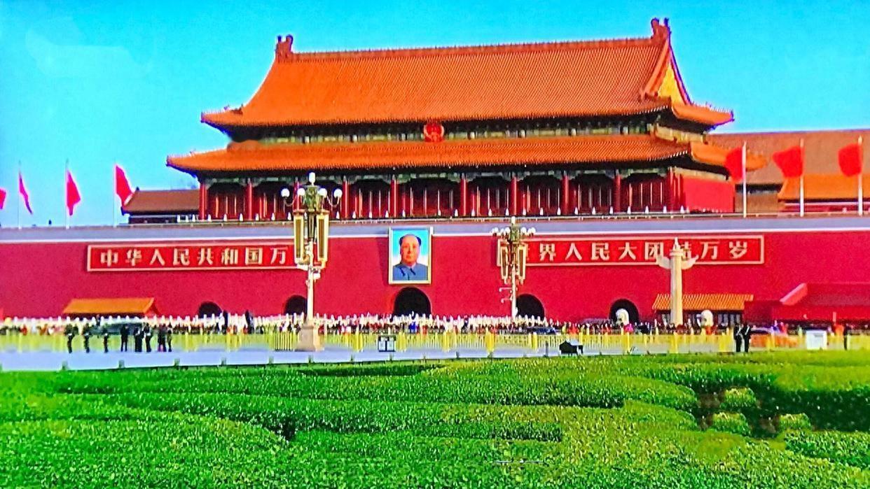 坚守中国特色社会主义道路：拒绝照搬西方模式的历史必然与实践自觉

中国特色社会主