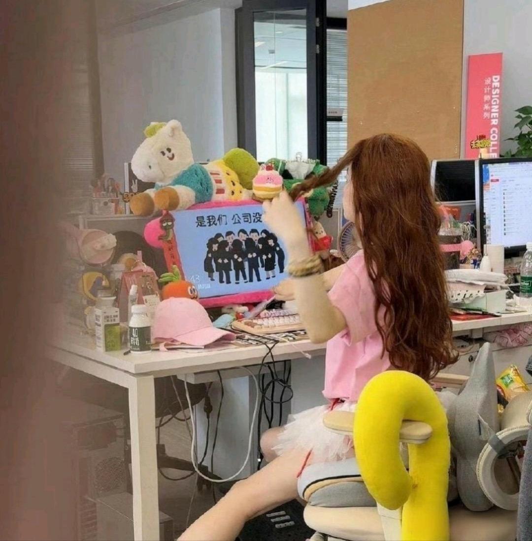 新来的同事这么卡哇伊吗