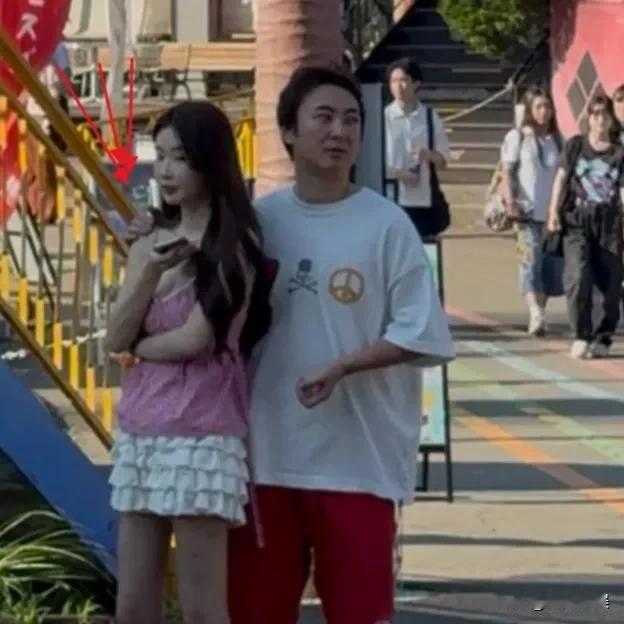王思聪，好不快活！

王思聪又被偶遇了，在日本游乐场玩，按理说，王思聪游玩应该带