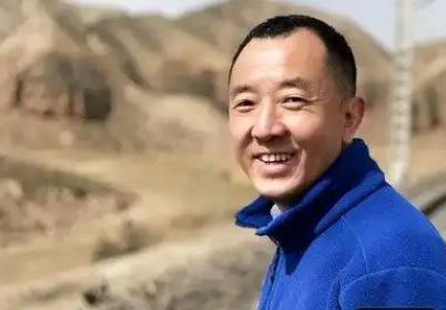 2011年，清华硕士陈行甲空降巴东。刚上任，一条线索就让他脊背发凉：前任女县委书