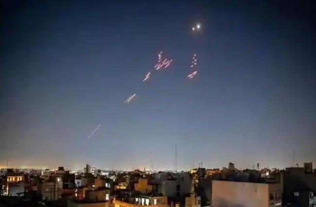 停火协议名存实亡？中东战火重燃！伊朗对美空军基地进行回击 
 
中东这片土地，最